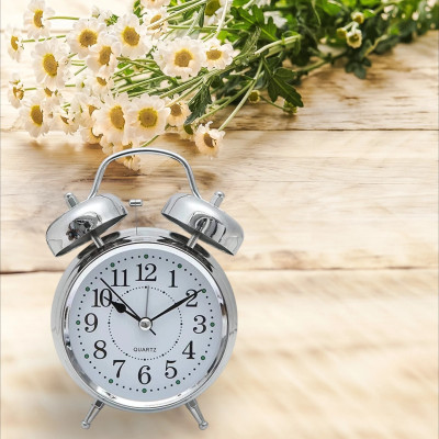 ONEKLIK Analog Silver Clock