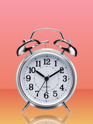 ONEKLIK Analog Silver Clock