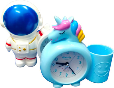 Caught Trendy Analog Multicolor Clock