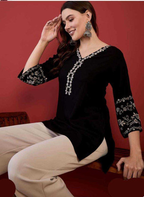 Emica Women Embroidered Straight Kurta(Black)