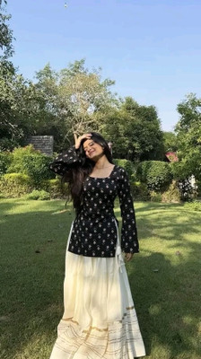 Niharika Creation Women Printed, Floral Print Straight Kurta(Black)