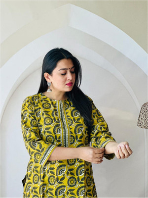 craftwell studio Casual Printed Women Yellow, Beige Top