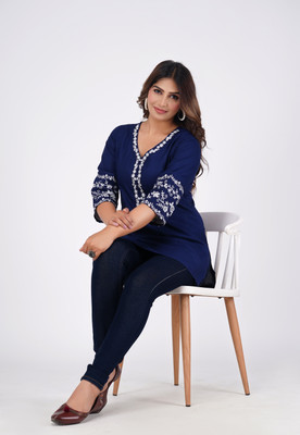Daneen Women Embroidered Straight Kurta(Blue)