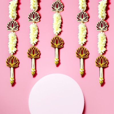 DEKOVISE Artificial Gajra & Lotus Motif Decorative Wall Hanging Toran(Artificial Flowers, Acrylic Lotus, Plastic Beads)