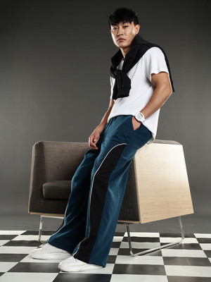 Eszett Solid Men Blue Track Pants