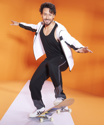 PROWL by TIGER SHROFF Colorblock Men Black Track Pants