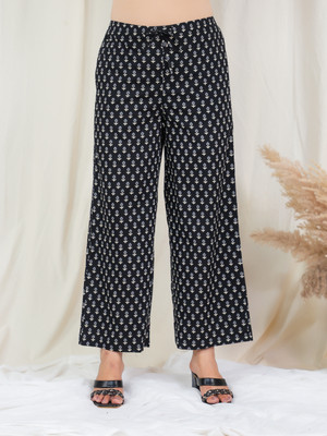 Aramya Comfort Fit Women Black Trousers