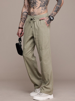 Roadster Relaxed Men Green Trousers