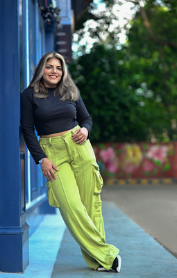 GARNET Comfort Fit Women Green Trousers