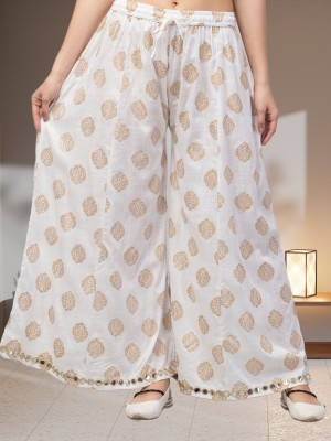 HouseOfCommon Flared Women Cream Trousers