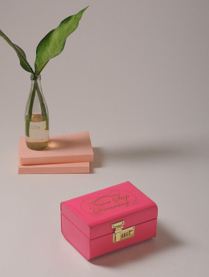 livingwithelan Classic trunk box Metal Trunk(Finish and Fabric Color - Pink, Pre-assembled) deal from flipkart livingwithelan Classic trunk box Metal Trunk(Finish and Fabric Color - Pink, Pre-assembled) deal from flipkart