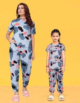 PARAS FASHION Solid Mother & Daughter T-shirts Twinning Set