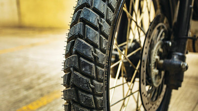 Apollo ACTIGRIP F6 90/90-19 Front Two Wheeler Tyre(Offroad Knobbies, Street, Tube Less)