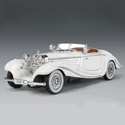 UKAXA 1:24 DieCast Vintage Model 500K Classic Car Pullback Openable Door Light & Sound(White, Pack of: 1)