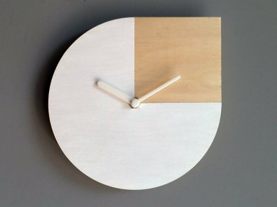 Qeznef Analog 32 cm X 32 cm Wall Clock(White, Without Glass, Standard)