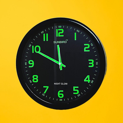 chauhan traders Analog 32 cm X 32 cm Wall Clock(Green, Black, With Glass, Standard)