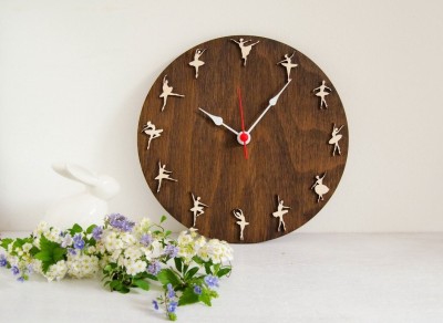Qeznef Analog 30 cm X 30 cm Wall Clock(Brown, Without Glass, Standard)