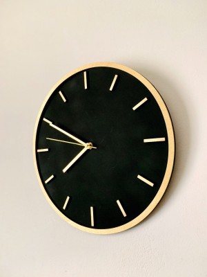 Qeznef Analog 30 cm X 30 cm Wall Clock(Beige, Black, Without Glass, Standard)