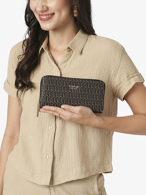 Lavie Luxe Women Casual Black Genuine Leather Wallet(8 Card Slots)