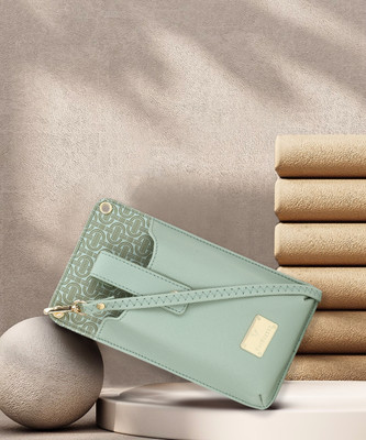 VAN HEUSEN Women Casual Green Genuine Leather Wallet(6 Card Slots)