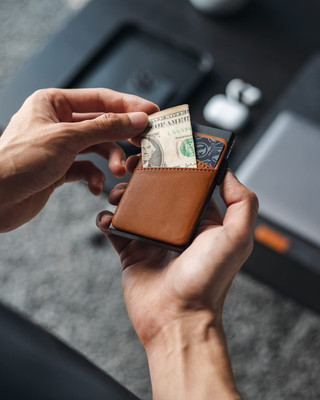 VOGARD Men & Women Trendy Tan Aluminium Card Holder(9 Card Slots)