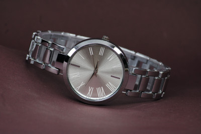 Rizino Classy Solid Round Simple Dial Shiny Metal Chain Belt Classy Solid Round Simple Dial Shiny Metal Chain Belt Analog Watch  - For Girls