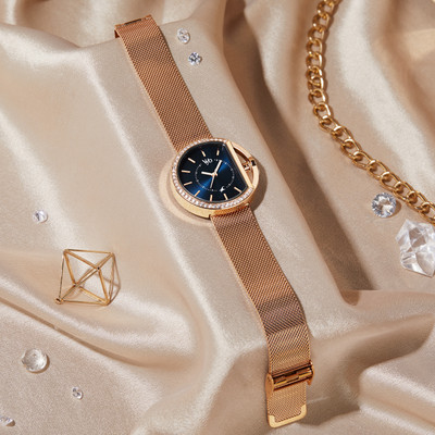 Fastrack-Vyb-Showstopper-Blue-Dial-Rose-Gold-Strap-Analog-Watch-For-Women