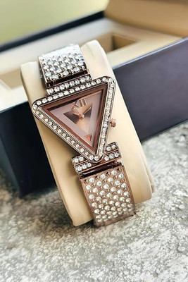 NIJAMRUT drw33 brown analog watch Premium Women’s Watch – Triangle Shape, Diamond Studded Bracelet Strap Stylish Analog Watch  - For Women