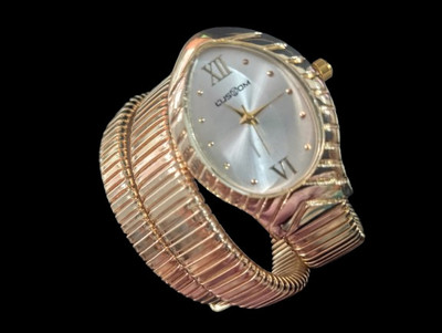 Glowme SNAKE_OVAL GLOWME analog snake gold watch for men. Analog Watch  - For Women