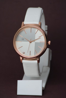 VIRAKTI Fancy Leather Belt Casual Look Attractive Designe New Fancy Style Single Diamond Designer Dial Case With Leather Belt Analog Watch  - For Girls
