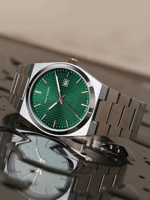 TOOVUS Green Dial Analog Watch for Men | Classic Stainless Steel Strap Look SHR Collection Green Dial Analog Watch for Men | Classic Stainless Analog Watch  - For Boys