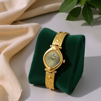 Titan KARISHMA Analog Watch  - For Women