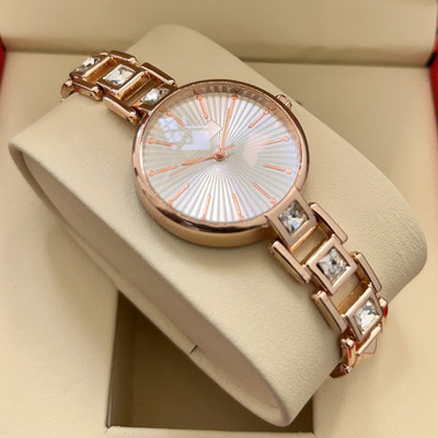 Romofy Classic Series Classic Trends Diamond Studded Series Rose Gold Bracelet Belt Wrist Analog Watch  - For Women