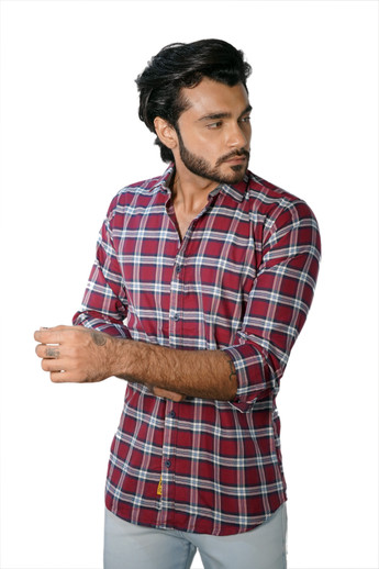 SCAR Men Checkered Casual Maroon, White 