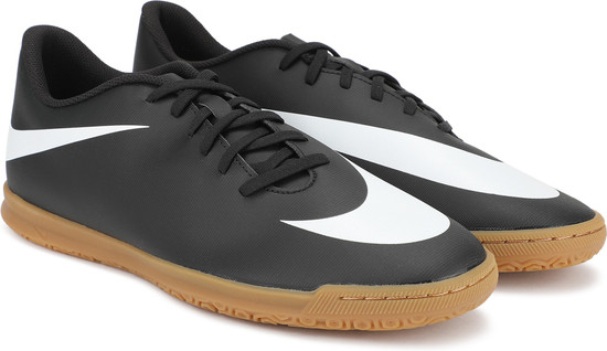 studs shoes nike