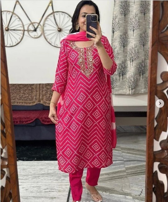 Traditional Dresses Upto 50 to 80 OFF on Indian Traditional