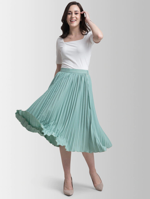 How to Wear a Tea Length Skirt for a Chic Look