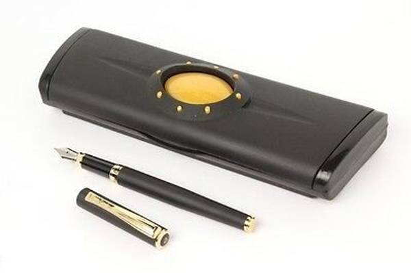 PIERRE CARDIN GOLDEN EYE MATTE BLACK GOLD TRIM FOUNTAIN PEN PACK OF 1 Fountain Pen
