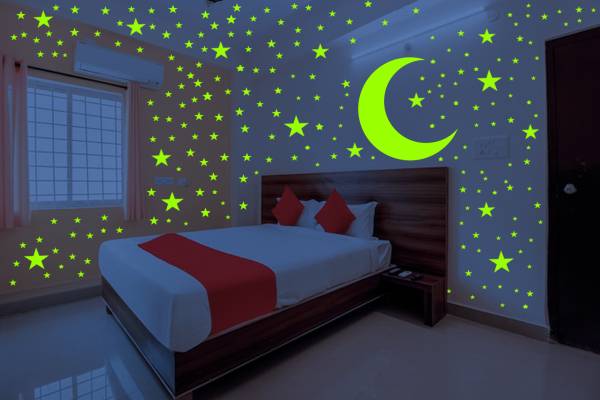 Ashamohar 29 cm Glow in The Dark Stars Moon for Ceiling Glowing Stars Self Adhesive Sticker