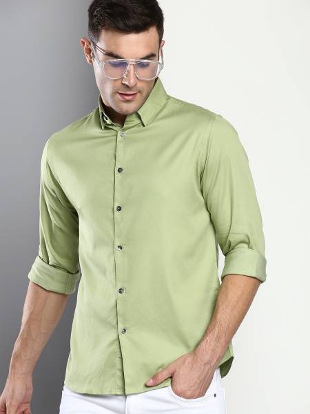 Dennis Lingo Men Solid Casual Green Shirt