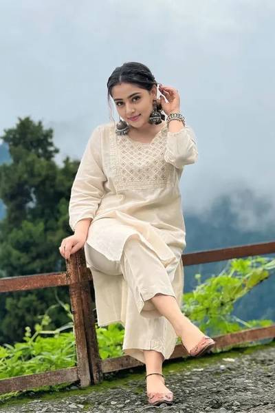 VIBELY Women Kurta Pant Set