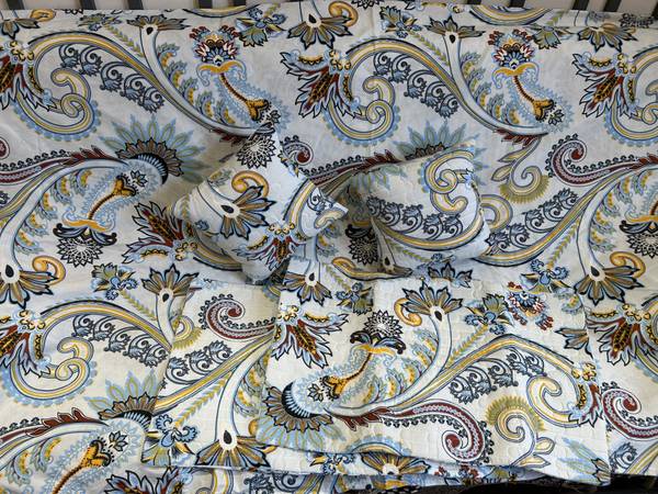 Home Garage 230 TC Cotton King Floral Flat Bedsheet