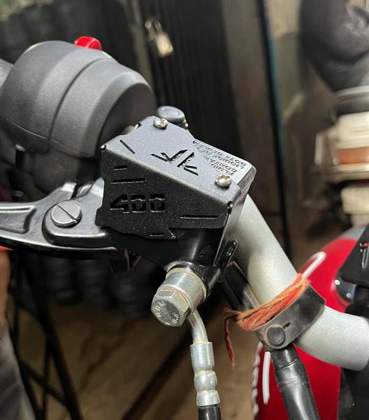 SGTB Disc Brake Fluid Oil Reservoir Triuh Scrambler400x Master Cylinder Guard Cover Bike Crash Guard