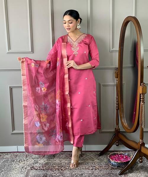 PILUDI Women Kurti Pant Dupatta Set