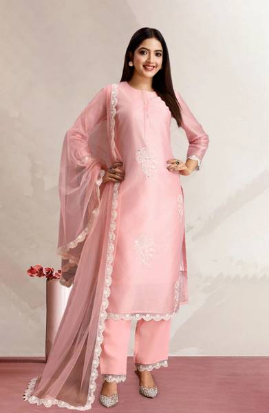 AVANSHEE Women Kurta Pant Dupatta Set