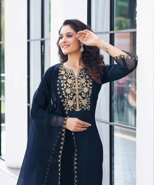 Skylee Women Kurta Pant Dupatta Set