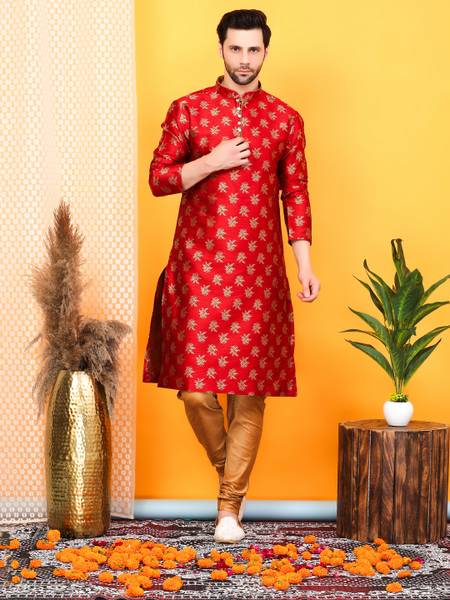 Larwa Men Kurta Churidar Set