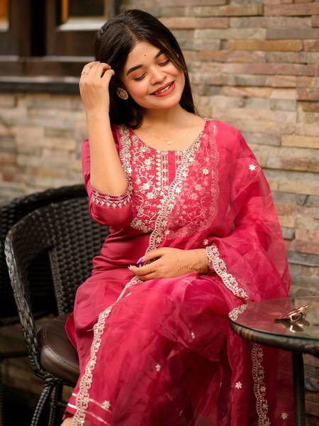 VredeVogel Women Kurta Pant Dupatta Set