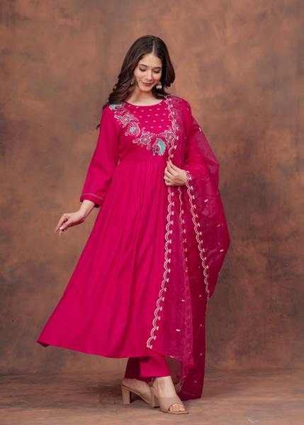 VIPY HANGER Women Kurti Pant Dupatta Set