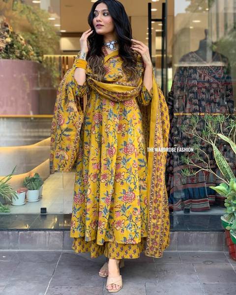 HNM Women Kurti Pant Dupatta Set